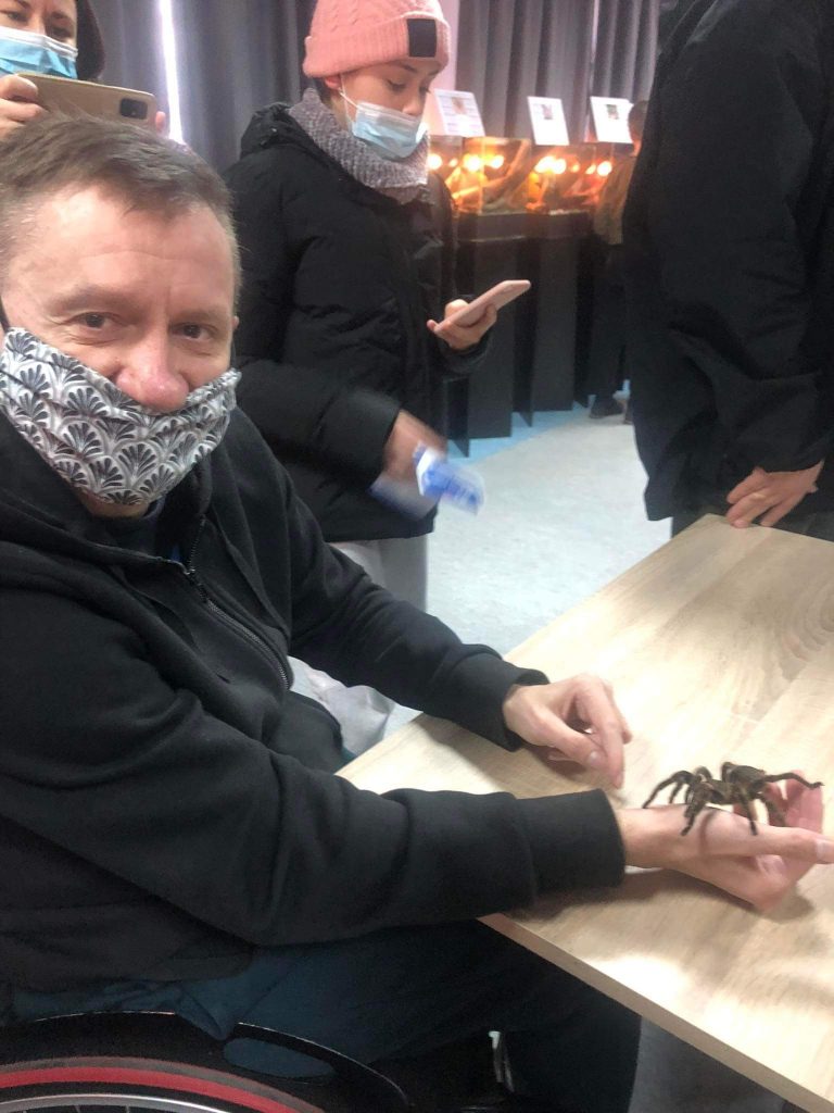 Mieszkańcy na wystawie pająków i skorpionów